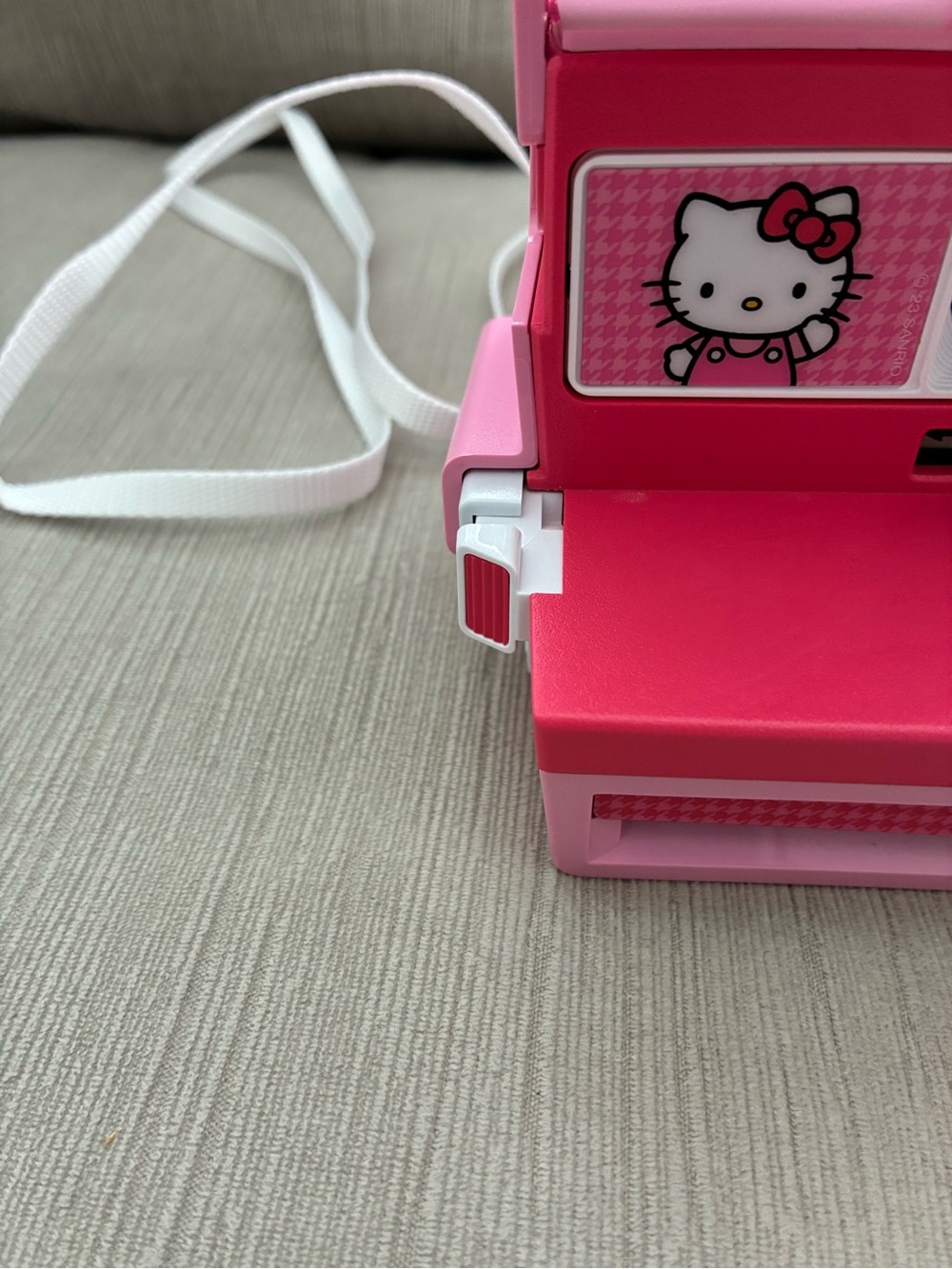 Polaroid Hello Kitty Instant Camera - bright pink and light pink - Picture 6 of 7
